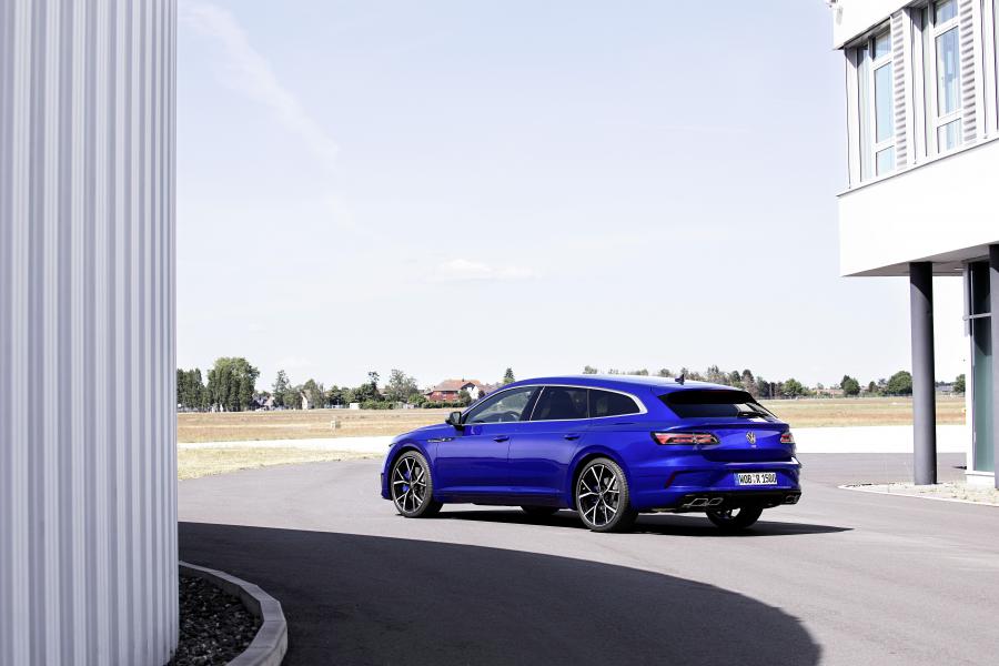  Volkswagen Arteon Shooting Brake R 2020 года  (WW) (фото 15 из 33)